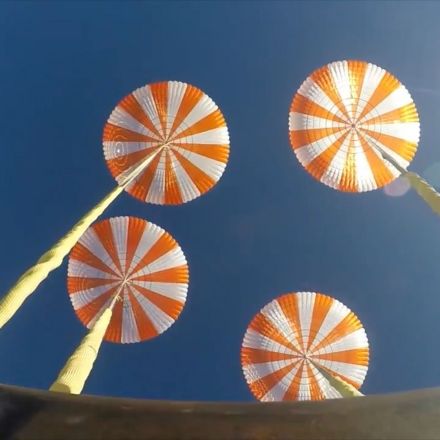 SpaceX successfully tests parachute for bringing astronauts back to earth