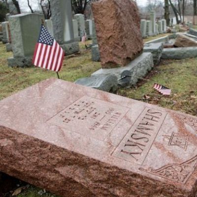 Muslims raise over $84,000 for vandalized Jewish cemetery in Missouri