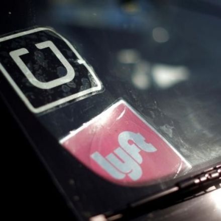 Massachusetts to tax ride-hailing apps, give the money to taxis