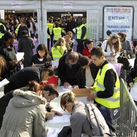 France set a new record for joblessness in 2015, with 3.59 million people actively looking for work, the labour ministry said Wednesday.