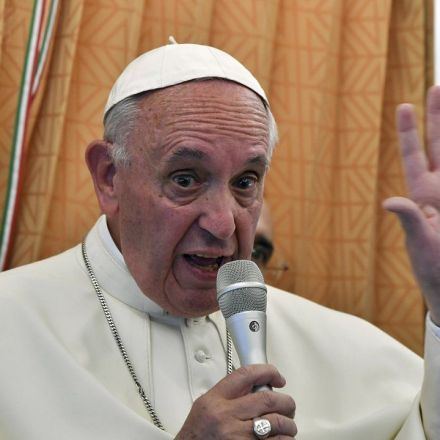 Pope Francis says Christians should apologise to gay people