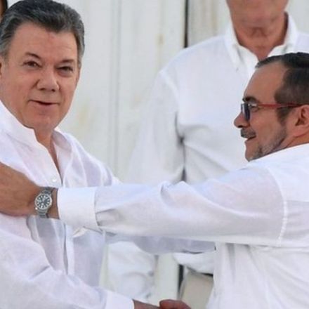 Colombia peace deal: Historic agreement is signed - BBC News