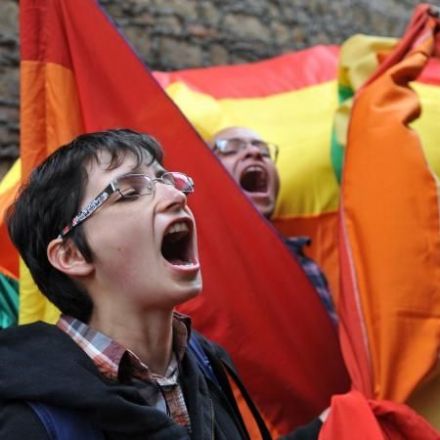 Colombia legalizes same-sex marriage