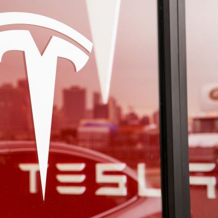 Tesla to raise $1 billion through stock and loan offerings