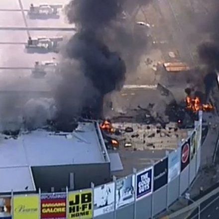 Melbourne plane crash: Five killed as aircraft hits shopping centre - BBC News