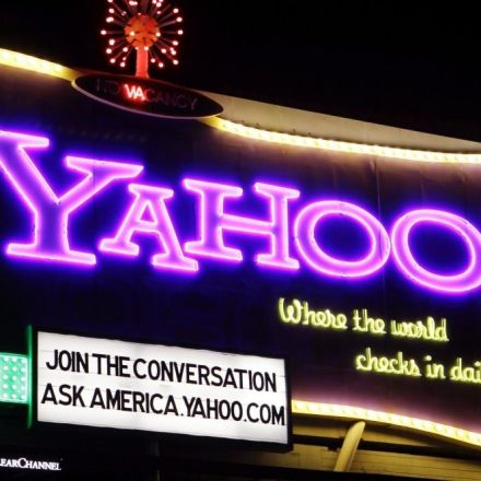 Verizon close to deal to buy Yahoo, reports suggest