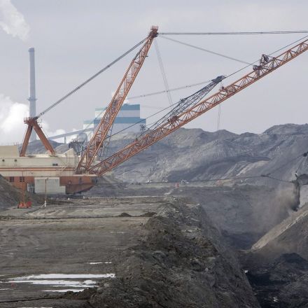 Canada accelerates phasing out of coal, breaking from Trump