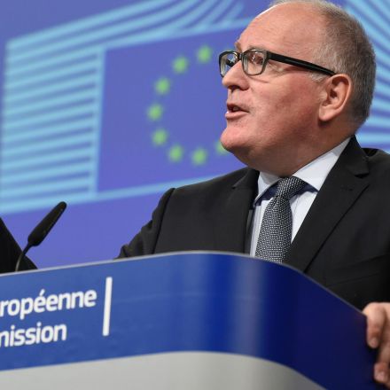 Brexit-Weary EU Presses Poland Over Backsliding on Democracy