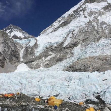 Avalanche fears over unauthorised Everest helicopter flights
