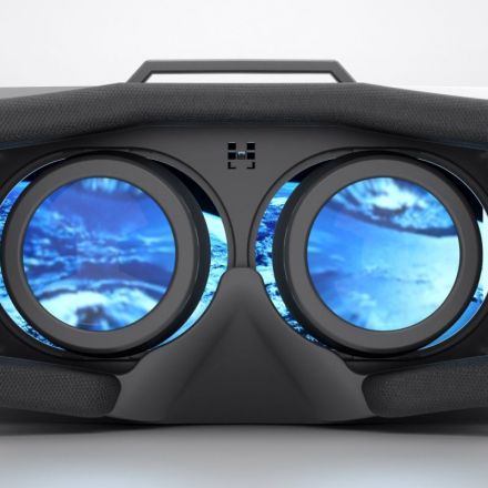 Now is the time for Apple to enter the VR market, but it shouldn't go all in