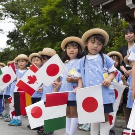 G7 Japan: World leaders visit Shinto religion's holiest shrine