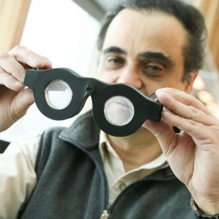 These "Smart Glasses" Adjust To Your Vision Automatically