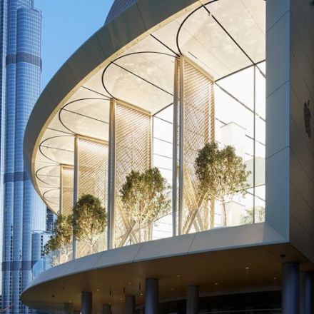 Apple shows off Dubai Mall store with ‘stunning views’, motorized carbon fiber windows