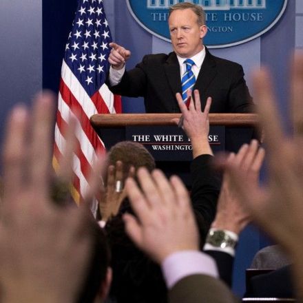 White House blocks CNN, other news organizations from press briefing