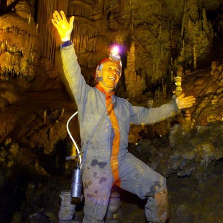This explorer discovered human time warp by living in a cave