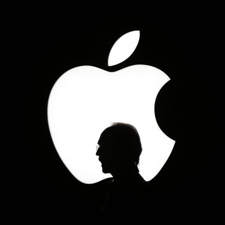 Billionaire investor Carl Icahn sells entire stake in Apple