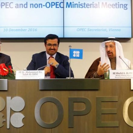 OPEC, Non-OPEC Agree First Global Oil Pact Since 2001