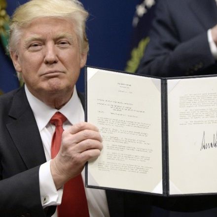 Iran to ban US citizens in response to Trump's immigration order