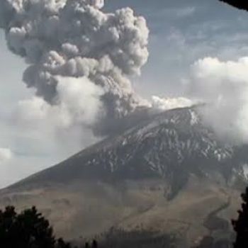 Raw: Mexico's Popocatepetl Volcano Erupts
