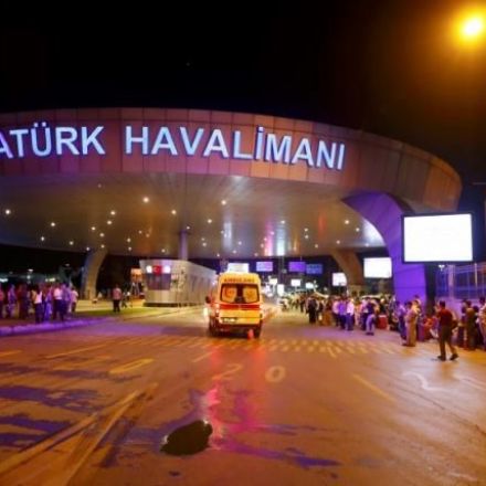 Explosions hit main airport in Istanbul