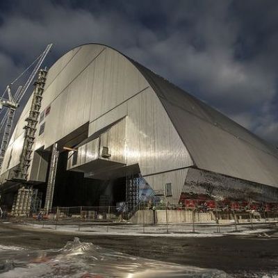 Decades after Chernobyl disaster, engineers slide high-tech shelter over reactor