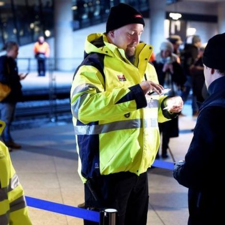 Sweden 'to expel up to 80,000 failed asylum-seekers'