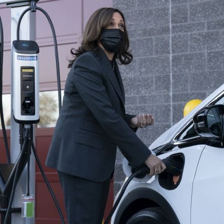 The White House wants a robust electric vehicle charging network. Here's the plan