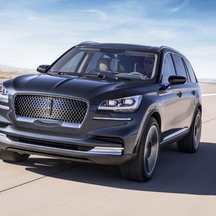Lincoln Aviator brings twin-turbo, plug-in hybrid power to New York