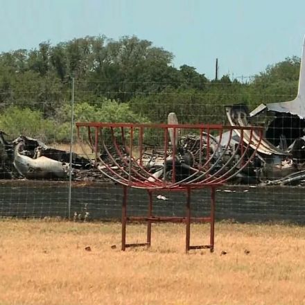 All 13 passengers survive WWII-era plane crash in Texas