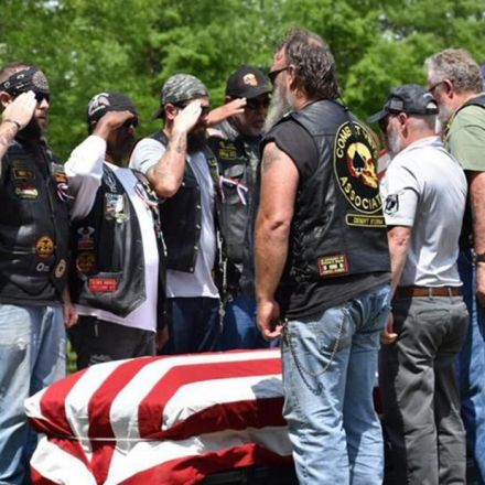 A Korean War vet's family couldn't attend his funeral. So thousands of strangers turned up