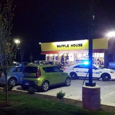 Naked Gunman Kills 4 at Waffle House in Nashville, Police Say
