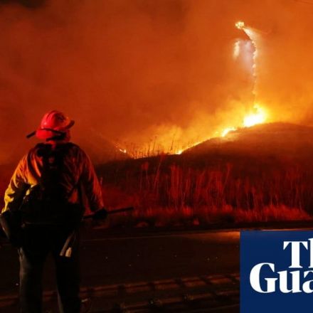 Firefighters battle California wildfires amid blistering heatwave