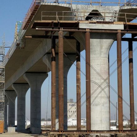 California's $77 billion 'bullet train to nowhere' is in trouble as political opposition ramps up