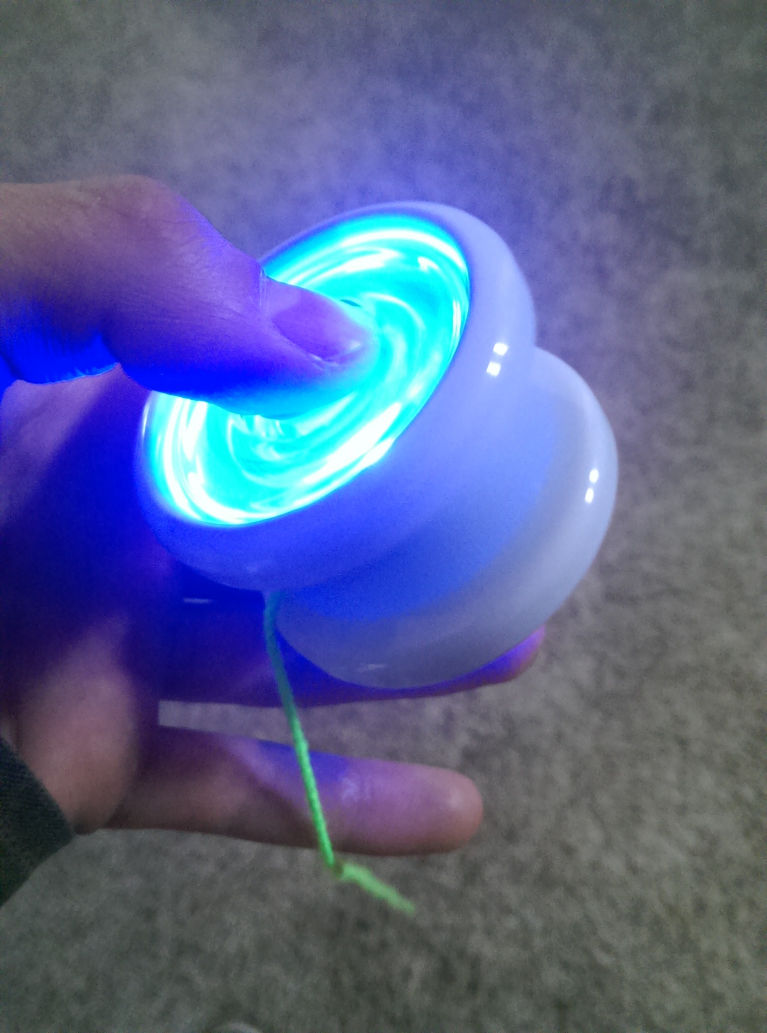 the hubstacks are awesome, nice and wide.   the yoyo fits well in your hand and has a really nice shape.   I've been having problems with one of my halves not lighting up and a significant wobble right out of the box, hopefully it is just my yoyo and YYF or YYE will replace it. 