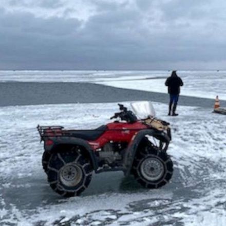 About 100 fishermen rescued after large chunk of ice breaks off in Minnesota lake