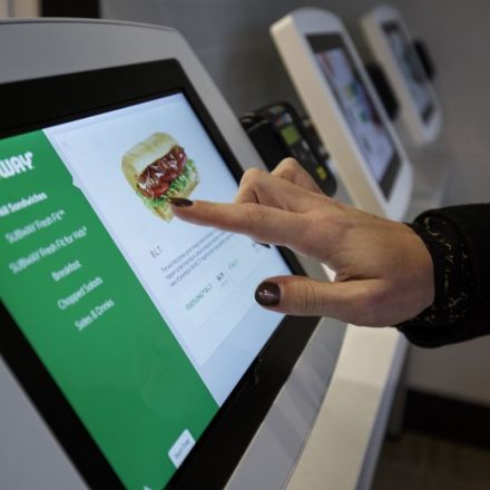 Subway Refreshing Store Designs With Self-Order Kiosks That Support Apple Pay