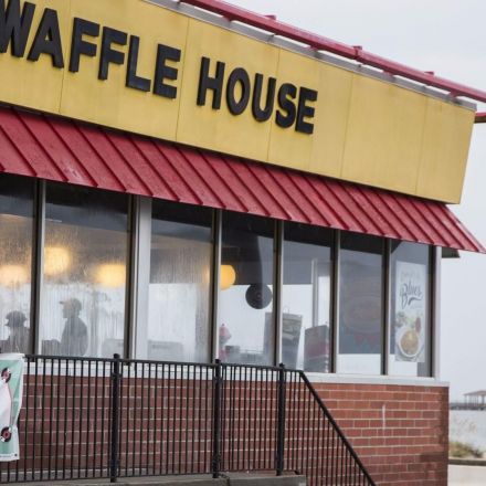 An unpaid $7 Waffle House bill leads Louisiana police to an L.A.-based identity theft ring