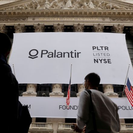 Palantir to take bitcoin as payment, mulls betting on cryptocurrencies