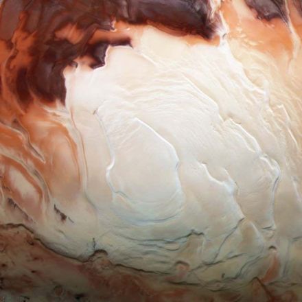 Mars 'lake' may actually be volcanic rocks buried beneath the ice cap