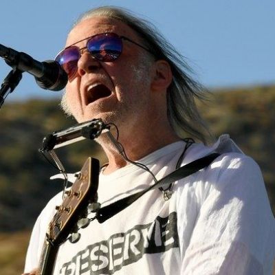 Neil Young Is Now a U.S. Citizen