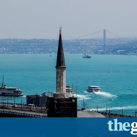 ‘Plankton explosion’ turns Istanbul’s Bosphorus turquoise