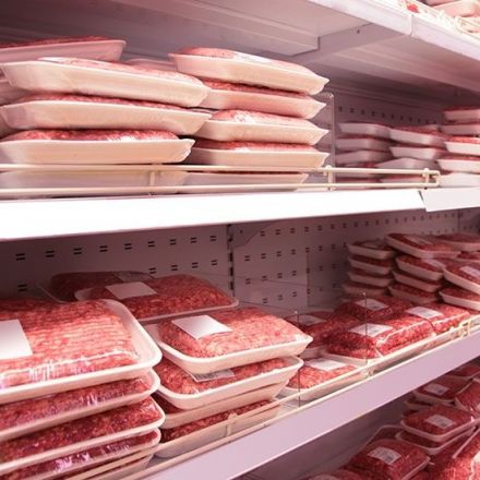 Risking food safety, USDA plans to let slaughterhouses self-police