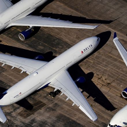 Delta Air Lines to add $200 monthly health insurance charge for unvaccinated staff