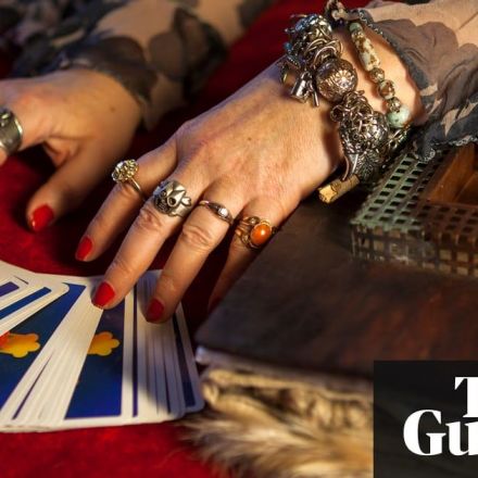 She didn't see it coming: psychic arrested for $800,000 fraud