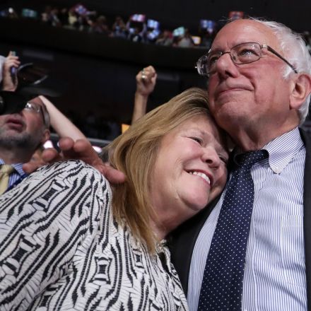 Bernie and Jane Sanders, under FBI investigation for bank fraud, hire lawyers