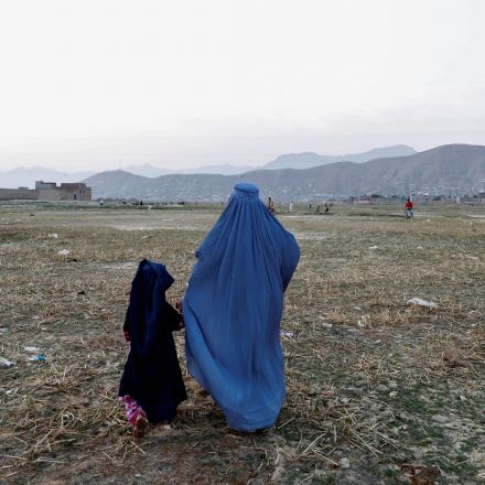Taliban order Afghan women to cover faces again