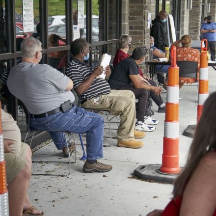 Jobless claims: Another 751,000 Americans filed new unemployment claims last week