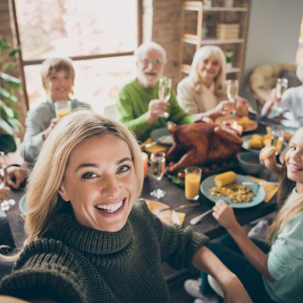 Political polarization does not appear to be causing shorter Thanksgiving visits, according to new research
