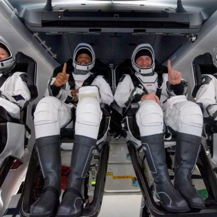 SpaceX gets $1.4 billion contract for five more NASA astronaut launches