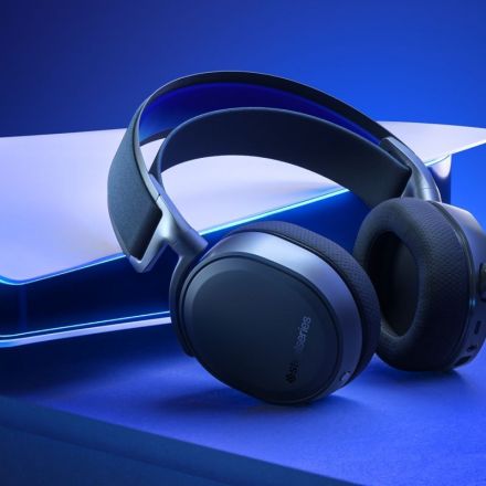SteelSeries’ latest headsets have better battery life and USB-C charging